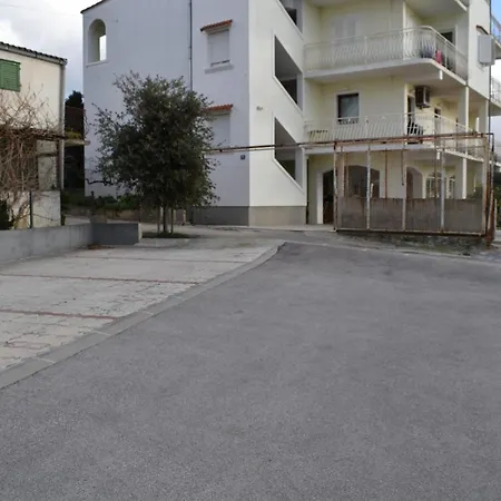 Apartment Alfa *