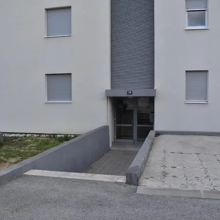 Apartment Alfa *
