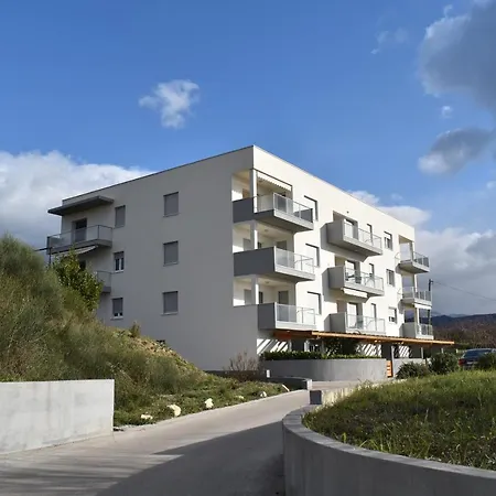 Apartment Alfa *