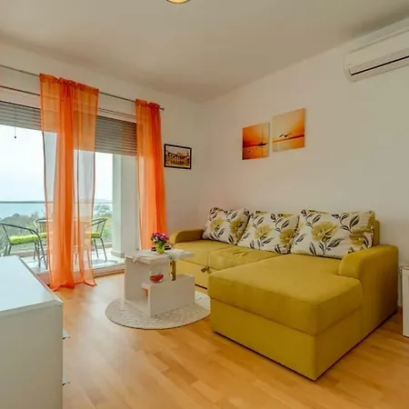 Apartment Alfa *